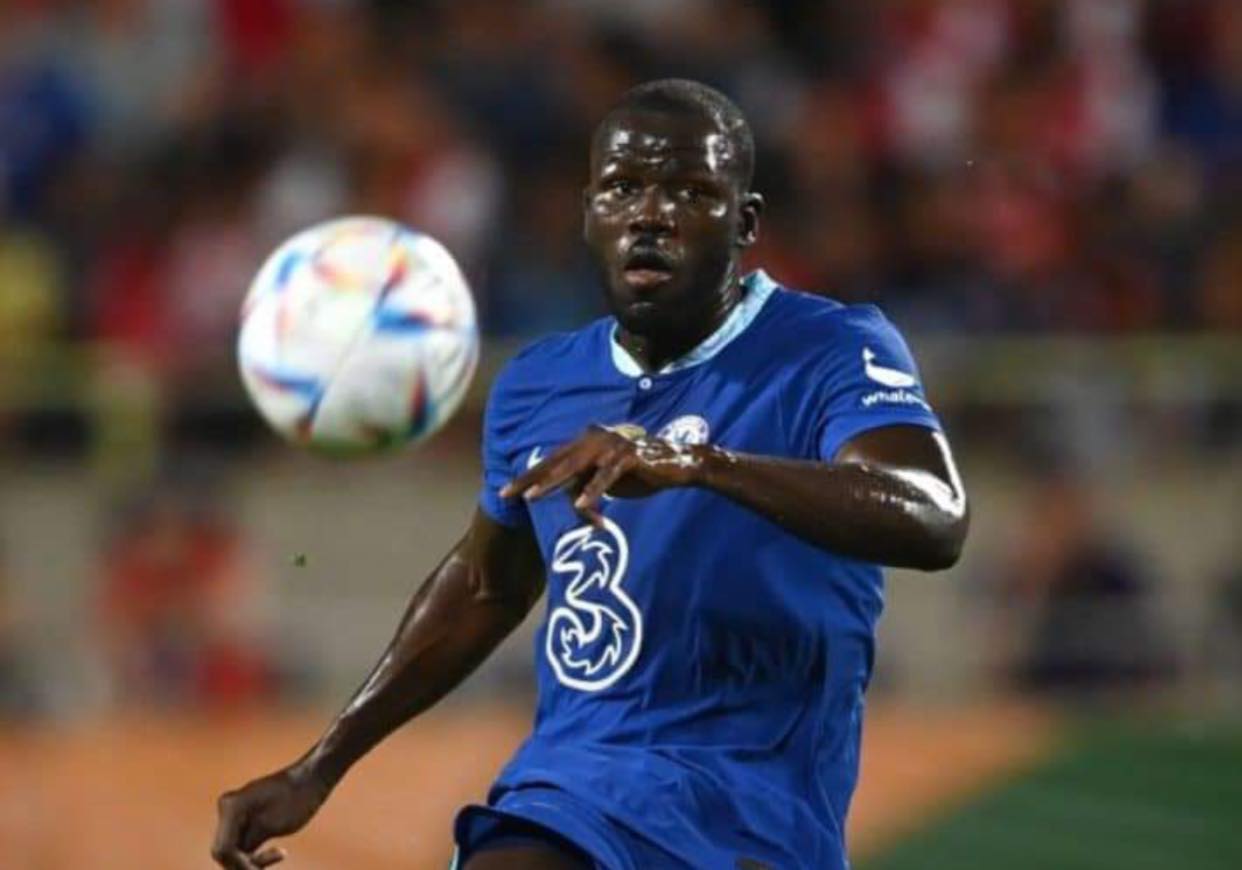 Kalidou Koulibally réussi d’entrée à Stamford Bridge